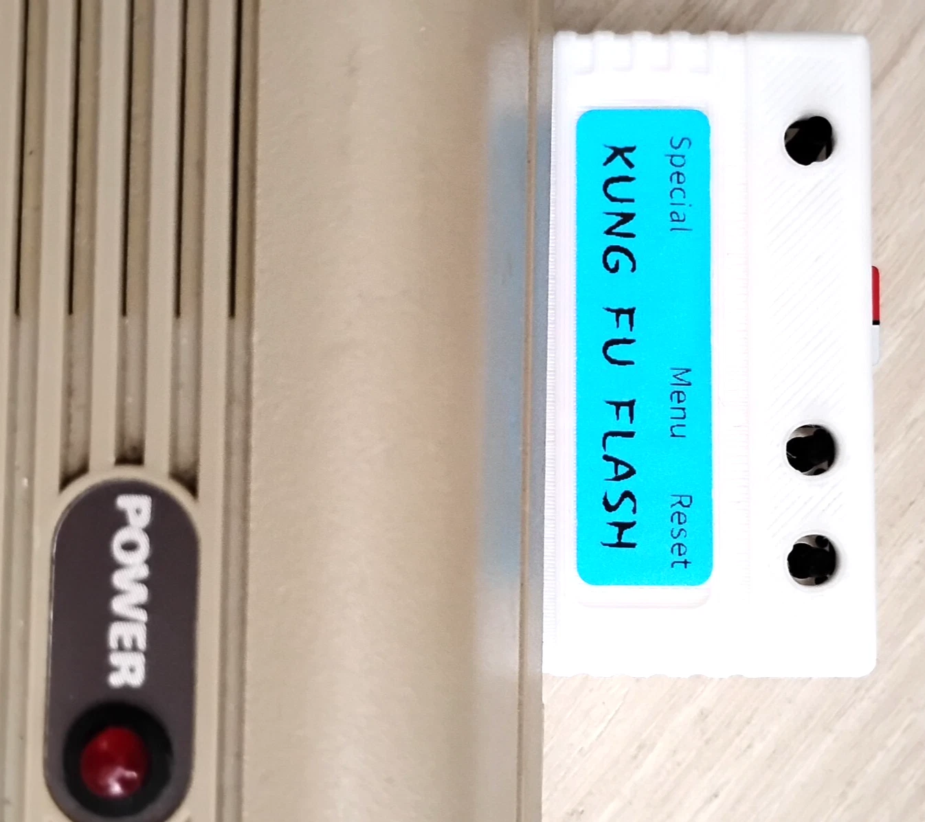 Kung Fu Flash: The Ultimate C64/128 Cartridge - White Case + 32Gb Card thumbnail 4